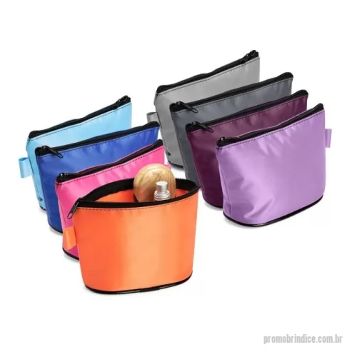 Nécessaire personalizado - Nécessaire confeccionado em nylon impermeável, fechamento em zíper e alça pequena para acesso de chaveiro ou gancho