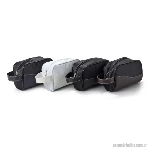 Nécessaire personalizado - Nécessaire de couro sintético e nylon, contém alça para transporte e alça pequena para acesso de chaveiro ou gancho.