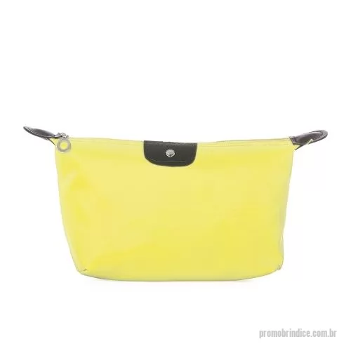 Nécessaire personalizado - Necessaire impermeável de poliéster com detalhes em couro sintético e parte interna com revestimento emborrachado.