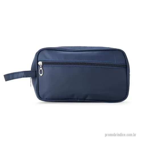 Nécessaire personalizado - Nécessaire em poliéster com revestimento em PVC resistente à água e fechamento em zíper. Bolso frontal e alça de mão.