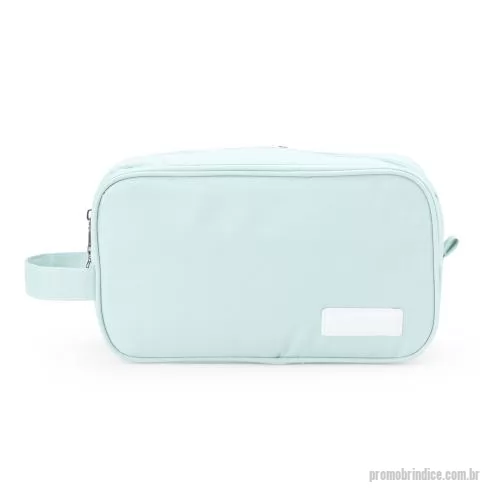 Nécessaire personalizado - Nécessaire resistente à água com três compartimentos: um com divisórias, outro com dois bolsinhos e o principal com tela. Feita em poliéster.