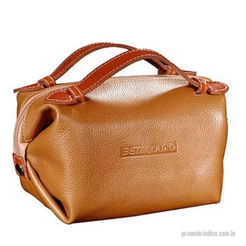 Nécessaire personalizado - Necessaire confeccionada em couro com duas alças, fecho de ziper e fechamento lateral.