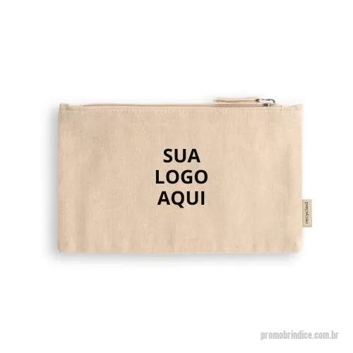 Nécessaire personalizado - A Bolsa Multiusos é prática, sustentável e elegante, ideal para guardar pequenos objetos com segurança e estilo. Produzida em tecido resistente composto por 70% algodão reciclado e 30% poliéster reciclado (140 g/m²), conta com interior forrado em 100% algodão, garantindo maior durabilidade e acabamento refinado. Compacta e funcional, é perfeita para uso diário, brindes corporativos ou eventos promocionais. Pode ser personalizada com o logo da sua empresa, tornando-se uma lembrança exclusiva e ecológica.  Dimensões:  225 x 120 mm
