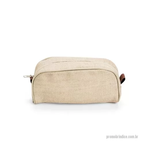 Nécessaire personalizado - Nécessaire confeccionada em juta resistente à água, detalhes em bidim, acabamento em plástico e fechamento em zíper.