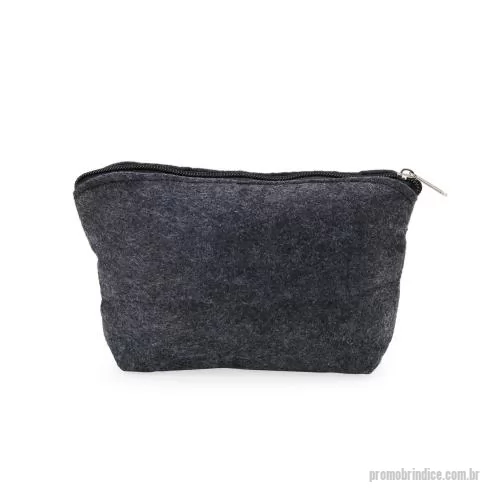 Nécessaire personalizado - Versátil e sofisticada, nossa nécessaire é perfeita para levar tudo o que precisa, podendo ser usada também como bolsinha se desejar. Feita de feltro e com abertura em zíper, ela une estilo e praticidade para o dia a dia.