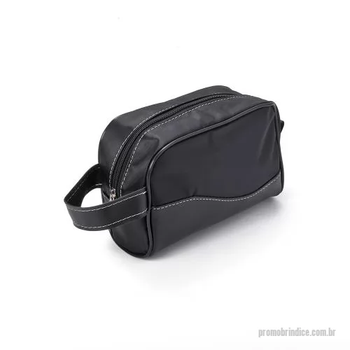 Nécessaire personalizado - Nécessaire em PU no tecido externo e forro sintético Bidim, e alça lateral, Gravação frontal na opções: serigrafia e plaquinha.