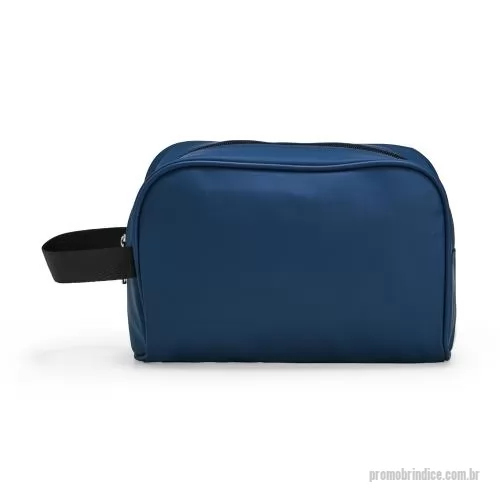 Nécessaire personalizado - Nécessaire em couro sintético impermeável com fechamento em zíper e alça lateral confeccionada em nylon.
