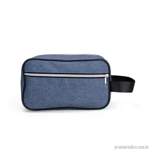 Nécessaire personalizado - Nécessaire em poliuretano (PU) texturizado com alça lateral em nylon. Possui dois compartimentos em tamanhos diferentes, ambos com fechamento em zíper.