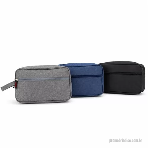 Nécessaire personalizado - Nécessaire em Oxford resistente à água com dois compartimentos em tamanhos diferentes, ambos com fechamento em zíper e puxadores em tecido. Possui forro em poliéster e alça de mão lateral.