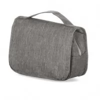 Necessaire organizadora em tecido nylon Oxford, abertura frontal por velcro e alça superior, parte interna com gancho plástico; bolso interno superior de pvc e bolso de tela superior; dois bolsos inferiores de zíper, sendo o primeiro com detalhe superior em tela e 3 divisões internas e o segundo na parte frontal interna. Perfeita para lhe acompanhar em viagens e até mesmo transportar seus itens pessoais do dia a dia com organização e praticidade.