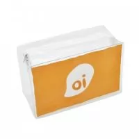 Necessaire em PVC Cristal, fechamento com zíper e acabamento em solda eletrônica. Ideal para levar em viagens ou acomodar produtos de higiene. Gravação em silk screen. Excelente opção para brindes personalizados, eventos corporativos e ações promocionais.