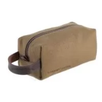 Necessaire em Lona Detalhes em Montana Alça de mão Forro em Suede Etiqueta com gravação baixo relevo Diversas cores