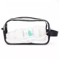Necessaire de pvc com zíper na cor preta.