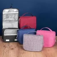 Nécessaire de nylon oxford com divisórias para organização.