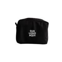 Necessaire Pequena Personalizada. Apresente a sua marca com elegância e versatilidade com a nossa necessaire multiuso personalizada, ideal para brindes corporativos! Feita com materiais de alta qualidade, essa necessaire é perfeita para organizar itens pessoais, seja no trabalho, em viagens ou no dia a dia. Personalize com o logo da sua empresa e ofereça um presente que alia estilo e funcionalidade. Com compartimentos práticos e design moderno, nossas necessaires multiuso garantem praticidade e organização, sendo um brinde sofisticado e útil para colaboradores e clientes. Destaque-se com um presente que reflete o cuidado e a inovação da sua marca.