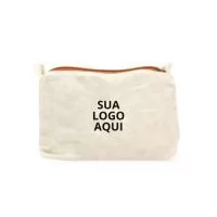 Necessaire Ecológica Algodão Personalizada - Sustentabilidade e Elegância em Um Só Produto! Apresente sua marca com consciência ecológica e estilo com nossa Necessaire Ecológica de Algodão Personalizada. Um brinde exclusivo que combina qualidade, praticidade e sustentabilidade, ideal para promover a sua empresa de maneira memorável. Características do Produto: Material: Confeccionada em algodão 100% natural, proporcionando durabilidade e um toque suave. Design: Simples e elegante, com fechamento seguro e espaço interno amplo para armazenar diversos itens pessoais. Personalização: Personalize com o logo ou design da sua empresa, disponível em várias cores para atender às suas necessidades específicas. Sustentabilidade: Uma opção ecológica que reduz o uso de materiais sintéticos, contribuindo para a preservação do meio ambiente. 