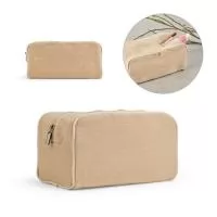Bolsa de cosméticos em juco (mistura de algodão e juta, 260g/m²) com interior forrado em tecido 70% algodão reciclado e 30% poliéster reciclado. Compartimento espaçoso com zíper. 250 x 130 x 100 mm