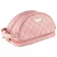 Descrição aprimorada: Nécessaire Elegante em Couro Sintético PU com Padrão Xadrez  Sofisticada, funcional e perfeita para o dia a dia ou viagens, essa nécessaire em couro sintético PU de alta qualidade é ideal para armazenar itens de beleza, maquiagem e cuidados pessoais. Seu design moderno com detalhes em padrão xadrez transmite elegância, enquanto os dois compartimentos com zíperes individuais garantem organização e segurança. À prova d’água, é fácil de limpar e conta com uma alça prática que facilita o transporte. Um acessório que une charme e praticidade.  Especificações:  Dimensões: 13,5 cm (A) x 25,5 cm (L) x 13 cm (P)  Peso aproximado: 196 g