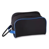 Nécessarie tecido poliéster 600D e detalhe em PVC,cursor duplo para fechamento com alça,trava com velcro,alça de mão,gravação Frontal.