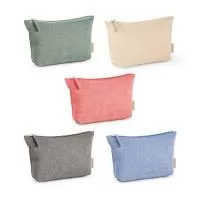Bolsa multifunções em 70% algodão reciclado e 30% poliéster reciclado (140 g/m²). Interior com forro 100% algodão. 250 x 140 x 60 mm
