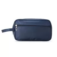 Nécessaire em poliéster com revestimento em PVC resistente à água e fechamento em zíper. Bolso frontal e alça de mão.