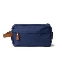 Nécessaire em poliéster com detalhes em couro sintético. Três compartimentos com zíper, 5 bolsos internos, alça para transporte.
