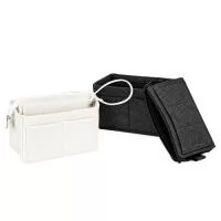Nécessaire organizadora de bolsa em feltro com 540 g/m² de gramatura. Possui compartimento removível em velcro com fechamento em zíper e 11 bolsos de tamanhos diferentes, sendo dois na parte externa e outros nove distribuídos no interior. Acompanha alça removível com mosquetão metálico.