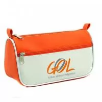 Linda necessaire, que você pode personalizar com as cores da SUA MARCA e presentear seus clientes ou funcionários. Certeza que eles vão adorar! Somos fabricantes, produzimos em sintético emborrachado  em qualquer combinação de cores. Possui bolso frontal. Medidas 21x10x08
