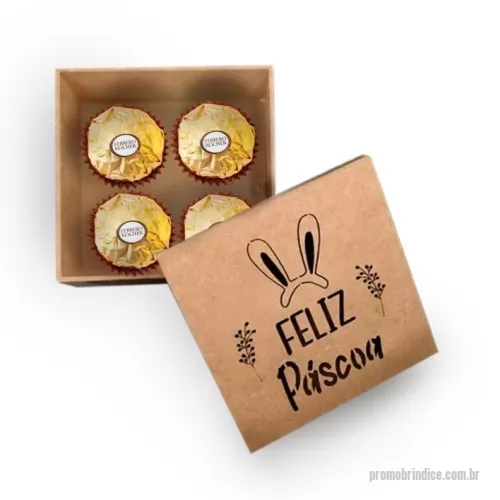 Ovo de Páscoa personalizado - Celebre esta Páscoa com um toque de magia e carinho. Nosso charmoso kit é apresentado em uma Caixa MDF Personalizada. Dentro, você será recebido por 4 luxuosos Bombons Ferrero Rocher, que prometem derreter corações e adoçar momentos. Este Kit Páscoa não é apenas um presente, é uma experiência inesquecível que une elegância, sabor e afeto.