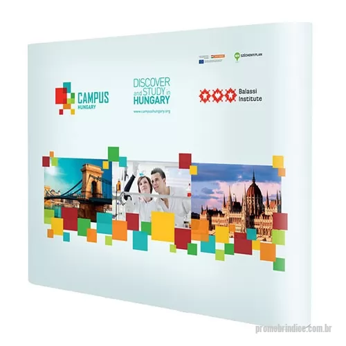 Painel personalizado - Painel Pantográfico. Ideal para eventos e feiras em ambiente interno. O que está incluso no preço? O painel completo incluindo a estrutura, o case com rodízios, e a arte impressa personalizada. A personalização está inclusa ? Sim, a personalização com sua arte ou logo já vai inclusa. Mas você deve nos mandar o arquivo pronto. Quanto tempo demora a Produção?  Prazo de 5 dias úteis. Quanto tempo de Entrega? O prazo de frete via transportadora varia para cada cidade. Qual a medida da arte? modelo R 200: arte tem 270 cm largura x 230 cm altura. modelo R 300: arte tem 345 cm largura x 230 cm altura. modelo R 400: arte tem 420 cm largura x 230 cm altura. modelo R 500: arte tem 495 cm largura x 230 cm altura. solicite via e-mail a guia de criação da arte. Qual a medida da estrutura? O painel montado ocupa um espaço de chão diferente para cada modelo. Clique na caixa de seleção Medidas , logo abaixo do valor. Quanto pesa? O peso varia a cada modelo. Veja os pesos na caixa de seleção Medidas, l