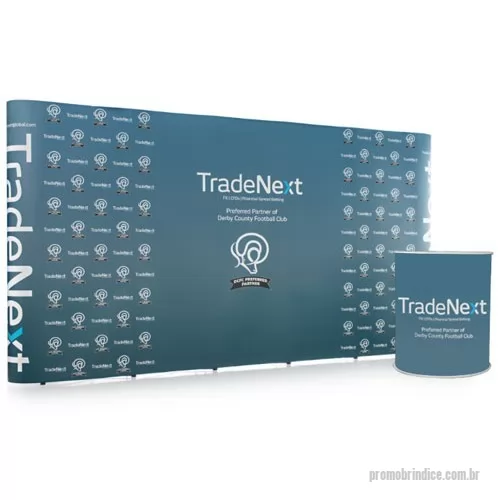 Painel personalizado - Painel Pantográfico. Ideal para eventos e feiras em ambiente interno. O que está incluso no preço? O painel completo incluindo a estrutura, o case com rodízios, e a arte impressa personalizada. A personalização está inclusa ? Sim, a personalização com sua arte ou logo já vai inclusa. Mas você deve nos mandar o arquivo pronto. Quanto tempo demora a Produção?  Prazo de 5 dias úteis. Quanto tempo de Entrega? O prazo de frete via transportadora varia para cada cidade. Qual a medida da arte? modelo R 200: arte tem 270 cm largura x 230 cm altura. modelo R 300: arte tem 345 cm largura x 230 cm altura. modelo R 400: arte tem 420 cm largura x 230 cm altura. modelo R 500: arte tem 495 cm largura x 230 cm altura. solicite via e-mail a guia de criação da arte. Qual a medida da estrutura? O painel montado ocupa um espaço de chão diferente para cada modelo. Clique na caixa de seleção Medidas , logo abaixo do valor. Quanto pesa? O peso varia a cada modelo. Veja os pesos na caixa de seleção Medidas, l