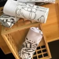 Panos de prato em algodão personalizado em silk ou bordado.Fabricamos com medidas e estampas personalizados.