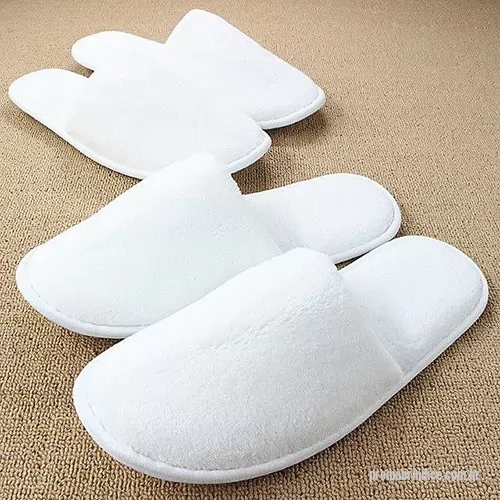 Pantufa personalizada - Pantufa Felpuda com solado ANTIDERRAPANTE modelo fechado - Disponível na opção com ou sem personalização .