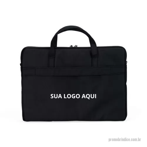Pasta executiva personalizada - A pasta para notebook é confeccionada em poliéster impermeável, garantindo proteção contra respingos e maior durabilidade. Possui compartimento principal acolchoado, ideal para dispositivos de até 15,6 polegadas, além de bolso frontal para acessórios. Conta com duas alças de mão, abas para encaixe de alça transversal removível e faixa posterior para acoplar em malas, oferecendo praticidade em viagens e deslocamentos. Acompanha alça transversal ajustável, tornando-se um brinde funcional e sofisticado para clientes e colaboradores.
