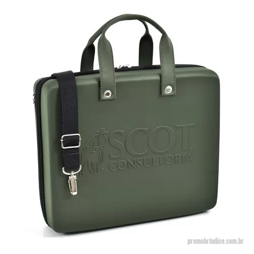 Pasta executiva personalizada - Pasta para Notebook em E.V.A termomoldado em helanca; fechamento por zíper duplo e possibilidade de alças longas ou curtas para facilitar seu transporte. Opção certeira para presentear seus parceiros ou colaboradores em convenções, eventos ou ações promocionais garantindo um brinde corporativo de estética minimalista e pra lá de moderna.  Sua logomarca aparecerá em gravação em alto relevo e será estrategicamente aplicada junto com arte exclusiva. Possuímos ainda uma variada gama de cores à sua disposição para combinar com o logo da sua marca ou com a temática de determinada campanha promocional.