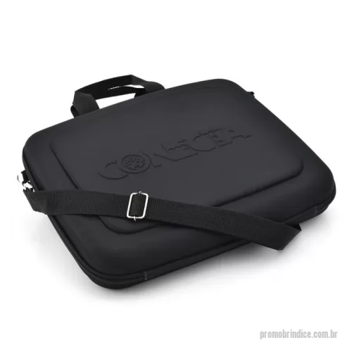 Pasta para congresso ou convenção personalizada - Pasta termomoldada em E.V.A com acabamento em helanca, fechamento por zíper duplo, alças curtas com costura reforçada e alças longas removíveis que auxiliam em seu transporte. Perfeita para ser levada em convenções, reuniões ou até mesmo no trabalho diário armazenando o notebook, livros ou documentos.  Sua marca será divulgada neste item termomoldado de maneira moderna, sutil e eficaz. Nosso comprometimento é o de evidenciar sua marca e campanha promocional ao mesmo tempo que entrega um presente cheio de funcionalidades que agradará seus colaboradores ou parceiros.