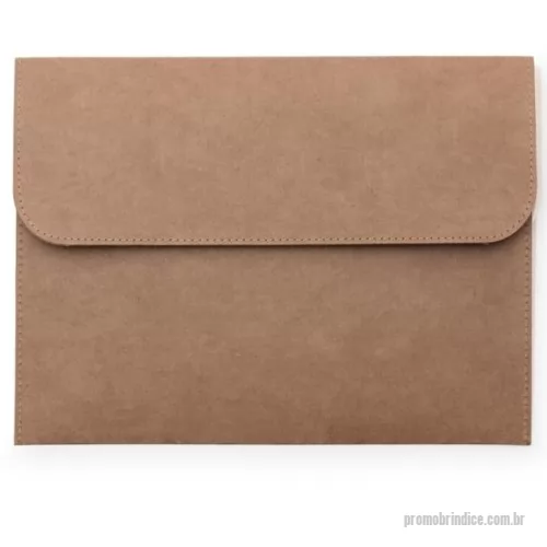 Pasta personalizada - Pasta envelope ecológica, possui abertura superior fixada por um botão imãtizado. Detalhes costurados nas laterais, material em kraft.