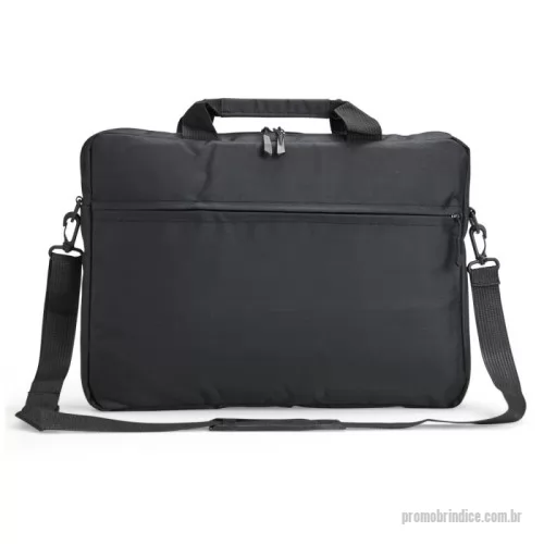 Pasta personalizada - Produzida em poliéster resistente à água, esta pasta para notebook de 15 polegadas oferece durabilidade e segurança no transporte de dispositivos e documentos. Possui dois compartimentos, sendo o principal com bolso dedicado para notebook com fita elástica para fixação e revestimento espumado, proporcionando maior proteção contra impactos. Versátil, possui alça de engate para malas de viagem, alças de mão e alça transversal removível com encaixe de mosquetão, permitindo diferentes formas de uso.