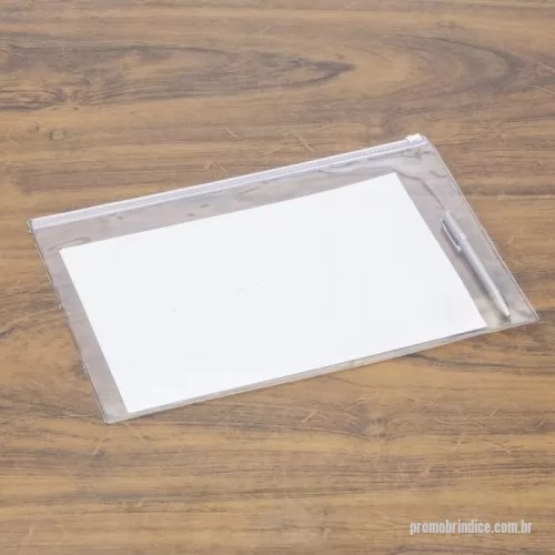 Pasta zip zap personalizada - Pasta PVC Cristal Transparente com Fechamento Zip Zap Personalizada | Fabricação Própria Pasta PVC Transparente Personalizada – Organização, Proteção e Visibilidade para seus Documentos  A Pasta PVC Cristal Transparente com Fechamento Zip Zap é uma solução prática, resistente e elegante para armazenar, organizar e transportar documentos, apostilas, contratos, materiais promocionais e itens corporativos. Fabricada em PVC cristal transparente de alta qualidade, permite visualizar facilmente o conteúdo interno sem a necessidade de abrir a pasta, proporcionando mais agilidade e organização no dia a dia.  Seu fechamento tipo Zip Zap garante segurança e praticidade, evitando que documentos ou materiais se soltem durante o transporte. Muito utilizada em eventos, feiras, congressos, treinamentos, escolas, universidades, clínicas, escritórios e empresas de diversos segmentos.  Na EV Brindes / MS Promocional, fabricamos pastas personalizadas sob medida para fortalecer sua marca em ações promocio