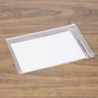 Pasta PVC Cristal Transparente com Fechamento Zip Zap Personalizada | Fabricação Própria Pasta PVC Transparente Personalizada – Organização, Proteção e Visibilidade para seus Documentos  A Pasta PVC Cristal Transparente com Fechamento Zip Zap é uma solução prática, resistente e elegante para armazenar, organizar e transportar documentos, apostilas, contratos, materiais promocionais e itens corporativos. Fabricada em PVC cristal transparente de alta qualidade, permite visualizar facilmente o conteúdo interno sem a necessidade de abrir a pasta, proporcionando mais agilidade e organização no dia a dia.  Seu fechamento tipo Zip Zap garante segurança e praticidade, evitando que documentos ou materiais se soltem durante o transporte. Muito utilizada em eventos, feiras, congressos, treinamentos, escolas, universidades, clínicas, escritórios e empresas de diversos segmentos.  Na EV Brindes / MS Promocional, fabricamos pastas personalizadas sob medida para fortalecer sua marca em ações promocio