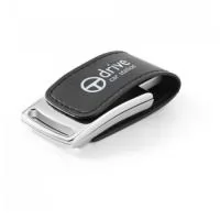 Pen drive em c. sintético com capacidade de 16GB. 58 x 27 x 12 mm