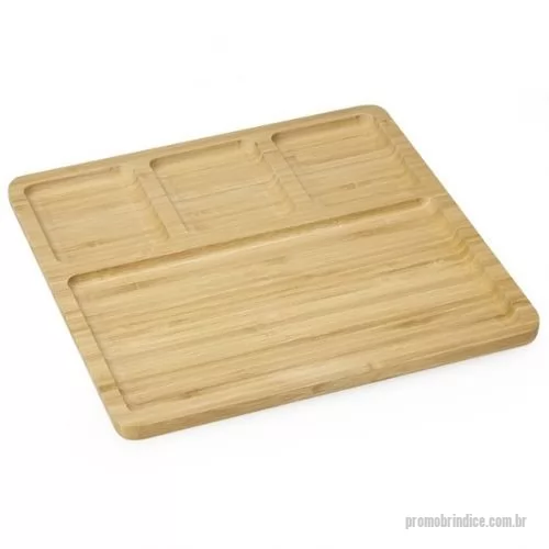 Petisqueira personalizada - Petisqueira de bambu quadrada com 4 divisórias Largura :  28,2 cm  Espessura :  1,6 cm  Comprimento :  28,2 cm  Medidas aproximadas para gravação (CxL):  13 cm X 23 cm  Peso aproximado (g):  533