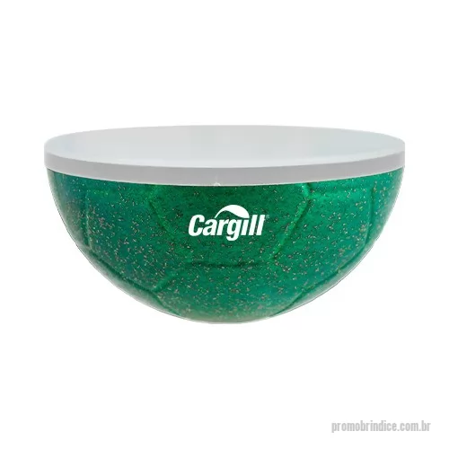 Petisqueira personalizada - Capacidade 240ml. Petisqueira com tampa em formato de bola de futebol, feito com 50% de fibra de madeira e 50% de Plástico Premium (PP), reduzindo a quantidade de plástico e reaproveitando resíduos renováveis. Cores inovadoras, design moderno e acabamento impecável, feito em material atóxico e resistente ao micro-ondas e máquina de lavar.