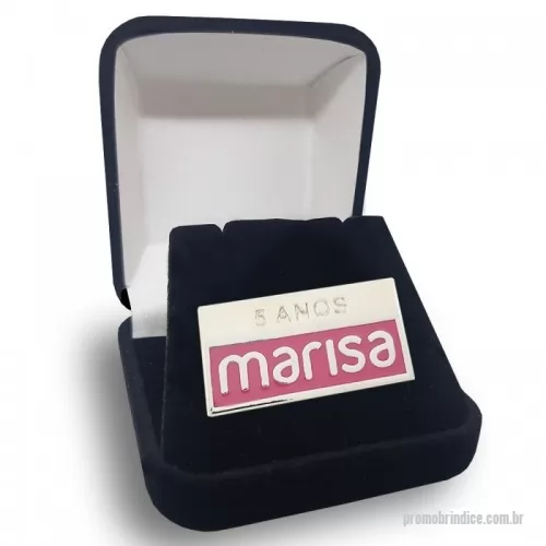 Pin personalizado - Pin Marisa reconhecimento 5 anos de serviço  Pin metal latão folheado a níquel polido, logo alto e baixo relevo com esmalte, fecho fast gripper. Pin desenvolvido para premiação de reconhecimento por tempo de serviço dos colaboradores  **Embalagem não inclusa