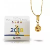 Pingente emoji em liga88, banhado a ouro, peça abaolada, com 2 faces, aplicação de resina 1 cor, ação para o Dia Internacional da Mulher. Embalagem tag com personalização.  * Corrente como sugestão