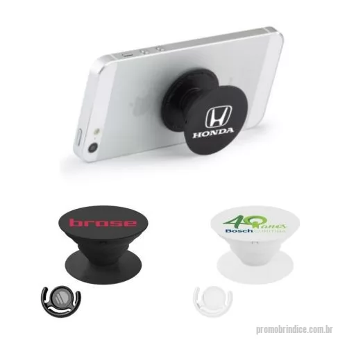 Pop Socket personalizado - Suporte para celular, o Popsocket funciona como apoio retrátil para celular em diferentes superfícies para assistir vídeos, tirar fotos em vários ângulos e guardar seu fone de ouvido de forma organizada. O Popselfie oferece mais conforto enquanto usa o seu celular ou tablet para selfies ou suporte , evitando quedas. Acompanha suporte para carro autoadesivo.