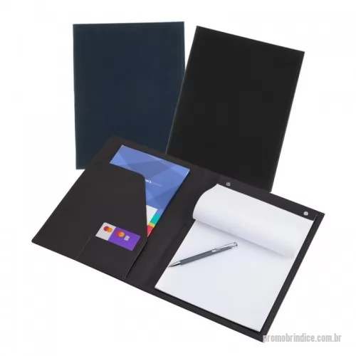 porta caneta personalizada - Pasta convenção de couro sintético, possui porta caneta, compartimento para arquivar documentos, dois bolsos para cartões e um bloco com aproximadamente 25 folhas brancas não pautadas.