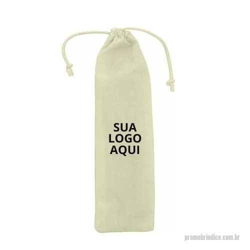 Porta canudo personalizada - Estojo de Algodão para Canudo - Praticidade e Sustentabilidade em Um Só Produto! Apresente sua marca de forma inovadora e consciente com nosso Estojo de Algodão para Canudo. Um brinde exclusivo que combina qualidade, praticidade e sustentabilidade, ideal para promover a sua empresa com um toque ecológico. Características do Produto: Material: Confeccionado em algodão 100% natural, proporcionando durabilidade e um toque suave. Tamanho: Largura de 5,9 cm e comprimento de 29 cm, perfeito para armazenar canudos de diversos tamanhos. Design: Simples e elegante, com fechamento seguro para proteger seus canudos contra sujeira e danos. Personalização: Personalize com o logo ou design da sua empresa, disponível em diversas cores para atender às suas necessidades específicas. Sustentabilidade: Uma opção ecológica que reduz o uso de embalagens plásticas, contribuindo para a preservação do meio ambiente. 