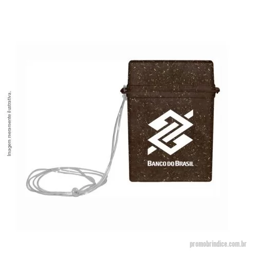 Porta cartão de crédito personalizada - Mariner Box Plus é um porta cartão/documentos Eco Sustentável feito com 50% de Fibra Natural de Coco ou Madeira e 50% de Plástico Premium (PP) resistente. Com design compacto, prático de levar, com tampa articulada e cordão silicone PVC.