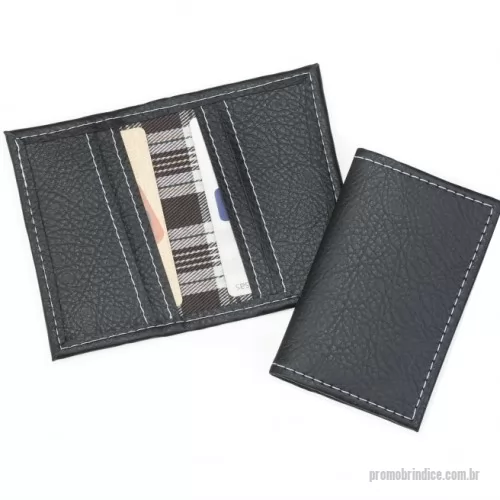Porta cartão personalizada - Porta Cartão – PC29 – pode ser produzido em couro ou sintético, possui local para cartões. Pode ser personalizado em gravação baixo relevo ou silkscreen.